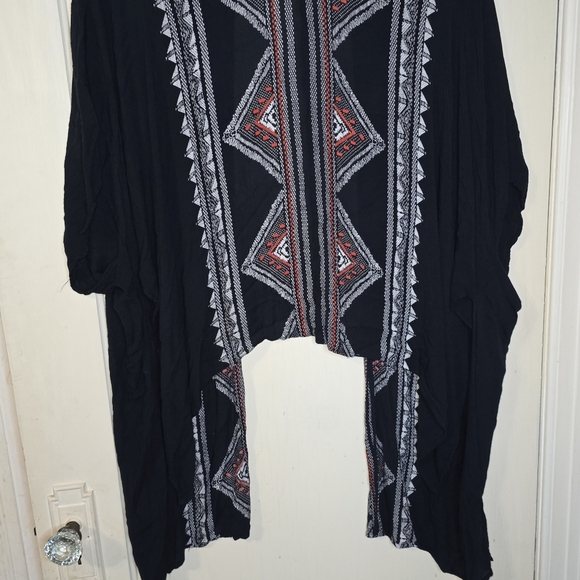 Steve Madden Geometric Print Poncho Ruana Navy Blue Size OSFM - Picture 9 of 11